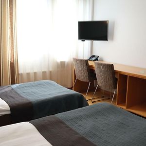 Zimmer mit zwei Einzelbetten